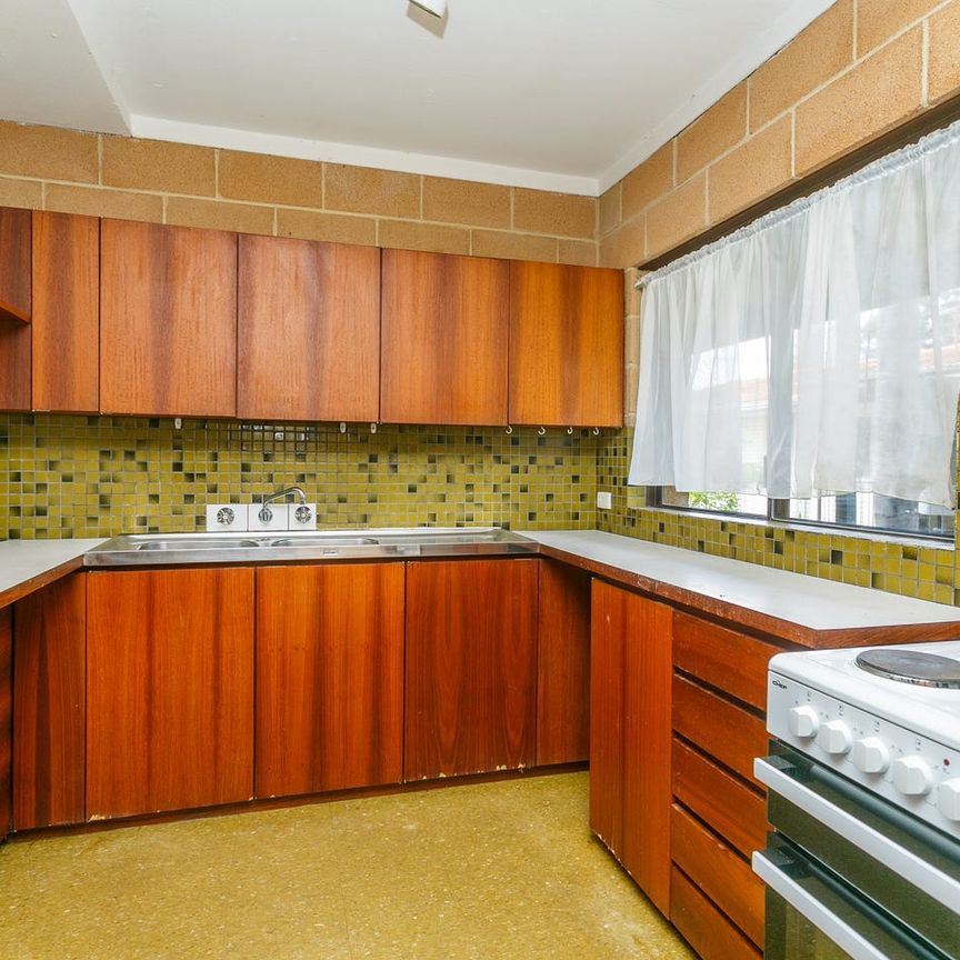 CLOSE TO UWA AND SWAN RIVER! - Photo 1