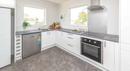 SPRINGVALE - 3 BEDROOMS - Photo 3