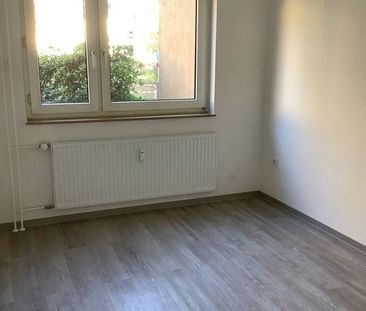 Sonnig, geräumig und renoviert: 3 Zimmer mit Balkon in Heiligenhaus - Photo 2