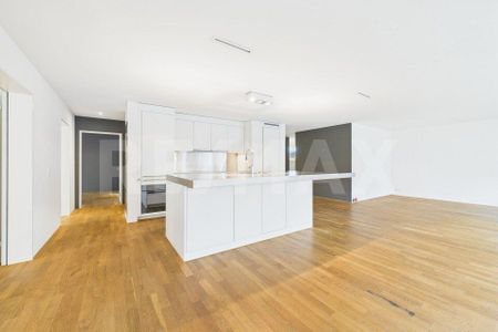 Superschöne, gepflegte 4.5-Zimmer-Wohnung an zentraler Lage in Altendorf / SZ zu mieten - Foto 2