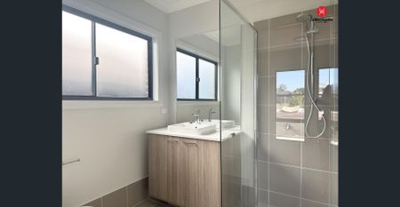 STUNNING HOME IN GREAT LOCATION - Photo 4