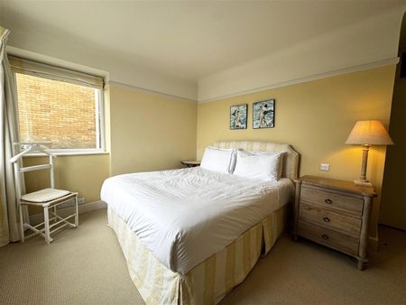 4 Bedroom Apartment - Ground Floor - Photo 3