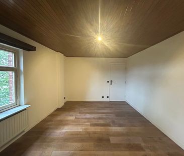 Authentiek appartement met 2 slaapkamers in het centrum van Neerpelt - Photo 2