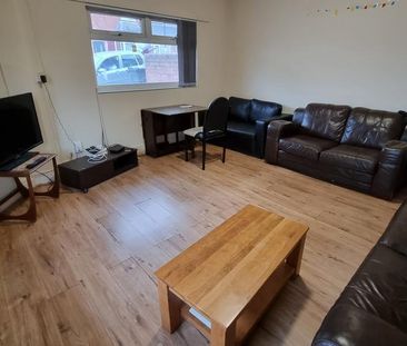 6 bedroom detached house to rent - Photo 1