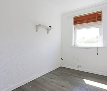 Price £1,900 pcm - Available Now - Part Furnished - Photo 5
