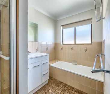 Spacious 3-bedroom Apartment With City Views - Photo 6