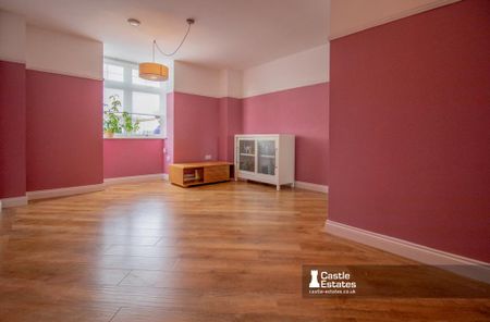 4 bedroom detached house to rent - Photo 3