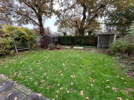 The Broad Shoard, Cowbridge - Photo 2