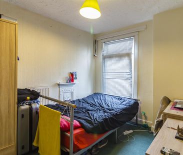 House - Terraced For Rent Kingsland Terrace, Pontypridd - Photo 2