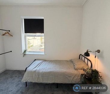 1 bedroom in a house share to rent - Photo 2