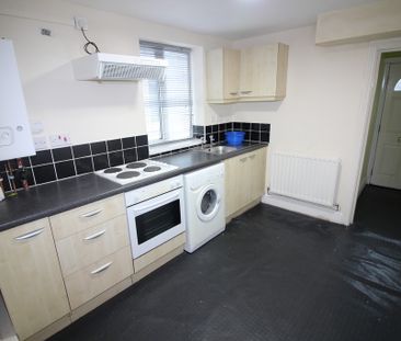 2 Bedroom Mid Terraced House - Photo 5