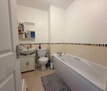 3 bedroom semi-detached house to rent - Photo 6