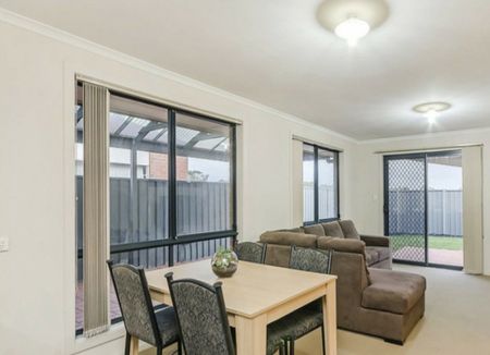 15 Callabonna Avenue, Andrews Farm SA, Belconnen - Photo 2