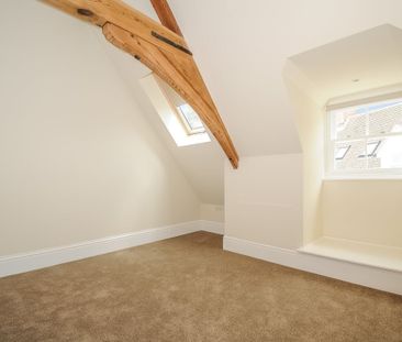 2 bedroom mews to rent - Photo 3