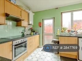 1 bedroom in a house share to rent - Photo 4