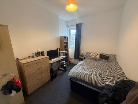 6 bedroom end of terrace house to rent - Photo 3