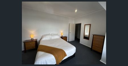 '94 FITZROY' - LARGE, FULLY FURNISHED GRAND 3 BEDROOM APARTMENT - Photo 4