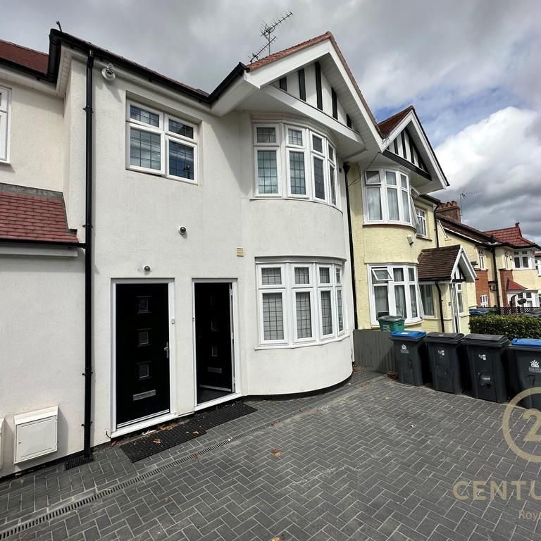 1 bedroom in a house share to rent - Photo 1