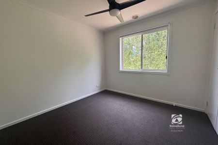 CONTEMPORARY FAMILY LIVING! - Photo 3