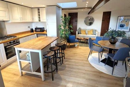 Chobham, Surrey, GU24 - Photo 3