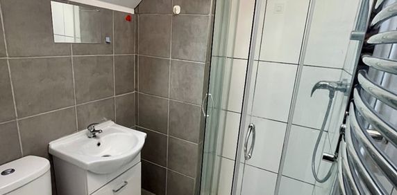 Room in a Shared House, City Road, NG7 - Photo 2