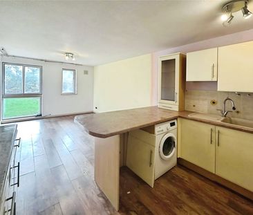 Leacroft, Staines-upon-Thames, Surrey, TW18 4NX - Photo 5