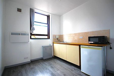 Studio to rent - Photo 3
