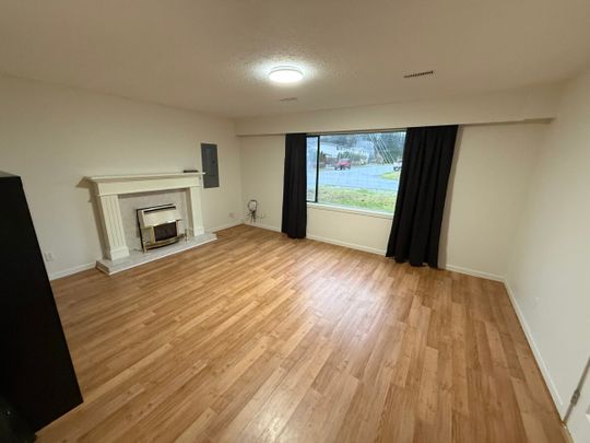 Very Spacious Ground Level Suite - Photo 1