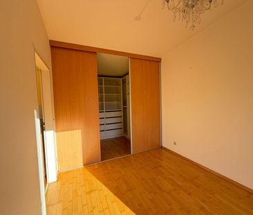 Urban wohnen mit Außenfläche – 2 Zimmer direkt am Hauptplatz - Photo 3