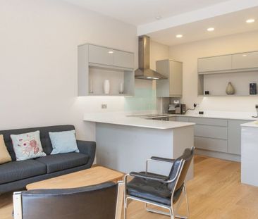 Flat 2, 70 Loampit Hill, London - Photo 1