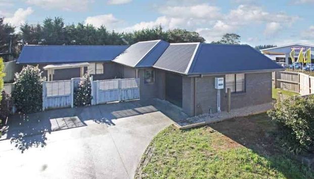 3 Bedroom 1 bathroom Brick House - Photo 1