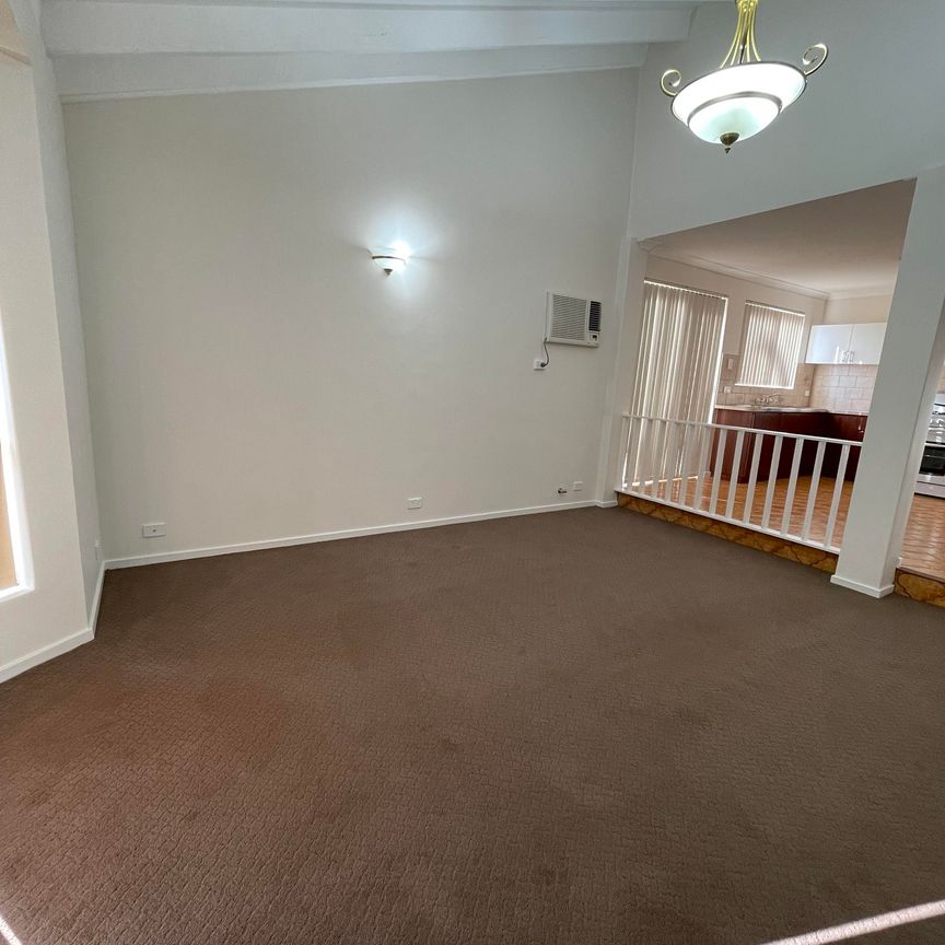 1/7 Batt Court, Noranda WA 6062 - Villa For Rent | Domain - Photo 1