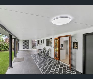 Spacious Family Home in Edmonton - Solar & Pool - Photo 5