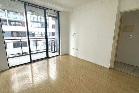 SUPER SIZE 2 BED 2 BATH UNIT 100M TO AUBURN STATION - Photo 4