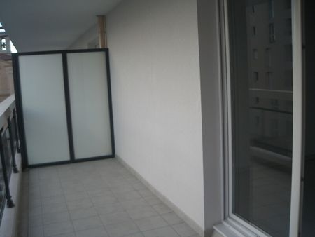 Location Appartement 3 pièces 67m² MARSEILLE 10ème - Photo 2