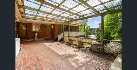 Comfortable family living in beautiful hills location - Photo 4