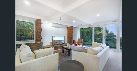 Tudor Living with stunning views. - Photo 3