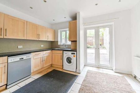 Latchmere Road, Battersea, SW11 - Photo 2