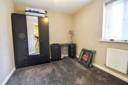 2 Bedroom Flat / Apartment to let - Photo 3