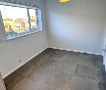 2 bedroom detached bungalow to rent - Photo 3