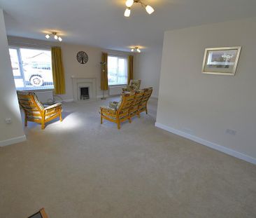 3 bedroom detached bungalow to rent - Photo 3