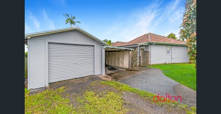 Renovated Three Bedroom Home - Photo 4