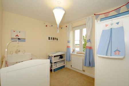 4 bedroom semi-detached house to rent - Photo 5