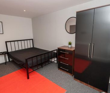 6 bedroom semi-detached house to rent - Photo 3