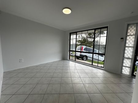 Single Storey Home - Photo 4