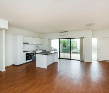 Resort-Style Living in the Heart of Ascot - Photo 5