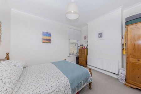 3 bedroom flat to rent - Photo 3