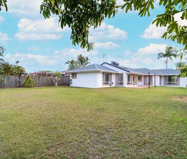 Four bedroom family home with a massive backyard - Photo 6