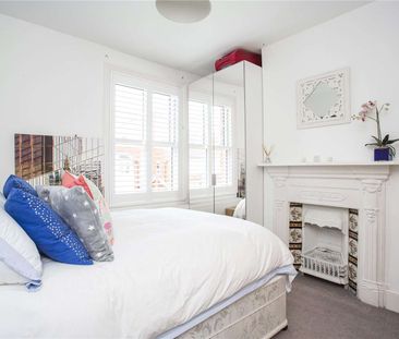 Modernised period property in sought after location - Photo 5