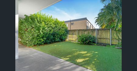 GROUND FLOOR APARTMENT IN PRIME ASCOT LOCATION! - Photo 3